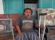 Seniman Lukis Asal Kota Blitar Jual Karya Demi Bertahan Hidup dan Beli Kursi Roda