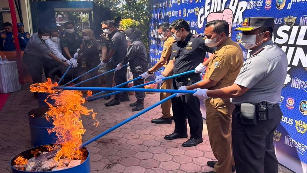 Bea Cukai Blitar Barang Ilegal Senilai Ratusan Juta