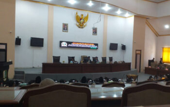 Suasana rapat paripurna DPRD Kabupaten Sampang tentang penandatanganan persetujuan bersama Raperda RPJPD Tahun 2024-2045 di ruang Graha parpurna DPRD Sampang, pada Senin (29/07/2024).