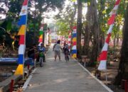 Unik! Komplek Pemakaman di Pemalang Hiasi Jalan dengan Umbul-Umbul Jelang HUT RI