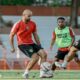 Persebaya Surabaya Hadapi Ujian Pertama: Laga Berat Melawan PSS Sleman di Gelora Bung Tomo