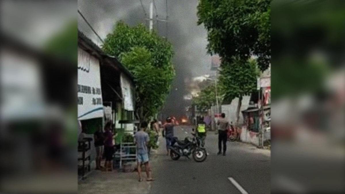 Laga Arema di Blitar Diwarnai Kerusuhan dan 7 Kendaraan Terbakar, Kini Disdik Korbankan Pendidikan