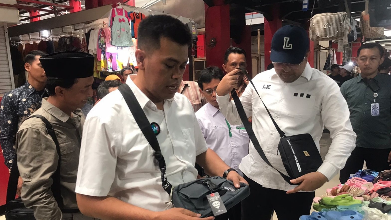 Mendengar Aspirasi: Cawagub Lukmanul Khakim dan Mas Ibin Blusukan di Pasar Legi