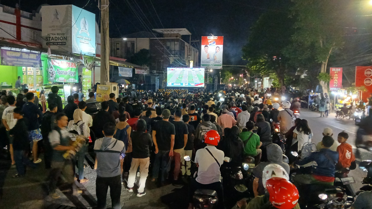 Timnas Indonesia Tertinggal 0-2 di Babak Pertama: Semangat Nobar SAE Tak Padam