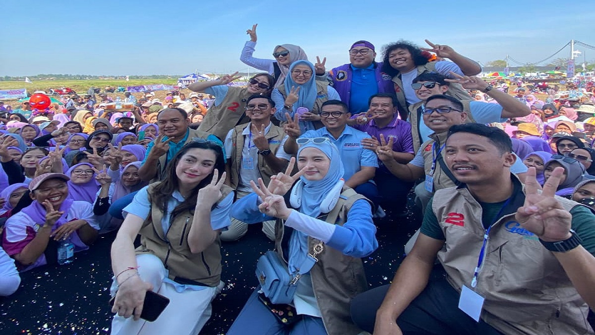 Ribuan Warga dan Artis Meriahkan Kampanye Akbar GEBER 99, Dukung Andra Soni dan Maesyal-Intan