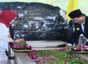 Pjs Bupati Blitar dan Forkopimda Tabur Bunga di Makam Proklamator