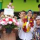 Bawa Bungga, Ratusan Masyarakat Ingin Mak Rini Jadi Bupati Blitar Lagi