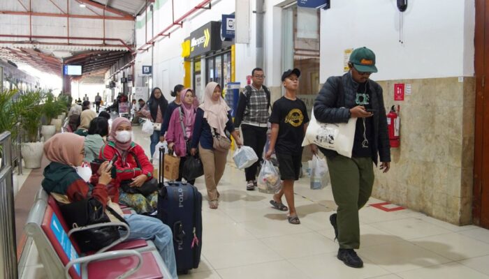 Tips Aman Beli Tiket Kereta Api Lebaran 2025, Hindari Penipuan!