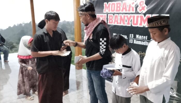 Bakti Sosial Ramadan, IJTI Banyumas dan Mobar Santuni Anak Yatim di Windujaya