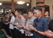 Polres Blitar Sholat Ghaib untuk Anggota Polri yang Gugur