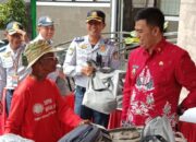 Blitar SAE, Mas Ibin Serahkan Bingkisan: Dukungan Nyata untuk Abang Becak dan Juru Parkir