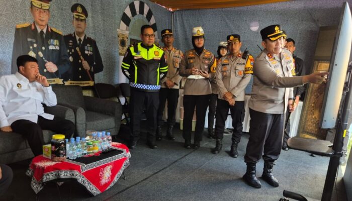 Menkopolkam Budi Gunawan Tinjau Pos Pam di Blitar