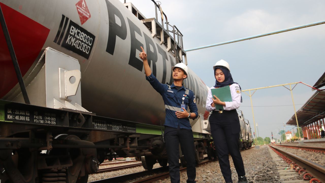 KAI Daop 7 Madiun Pastikan Kelancaran Distribusi BBM dengan Operasi KA Barang Pulang-Pergi