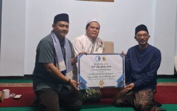 Ketum BMI dan Wakil Ketua DPRD Kabupaten Bandung Serahkan Bantuan CSR ke Pondok Pesantren Masholihul Mursyalat