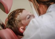 Memilih Dokter Anak atau Dokter Spesialis yang Tepat untuk Kebutuhan Kesehatan Anak Anda